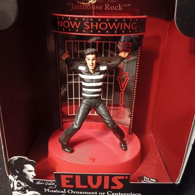 MUSICAL ILLUMINATING ELVIS ORNAMENT OR CENTERPIECE