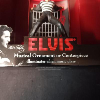 MUSICAL ILLUMINATING ELVIS ORNAMENT OR CENTERPIECE