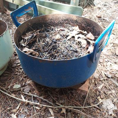 Two Painted Metal Cauldron Pots (Y-BBL)