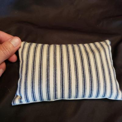 Bird Themed Pillows, Stool and More (LR-KD)