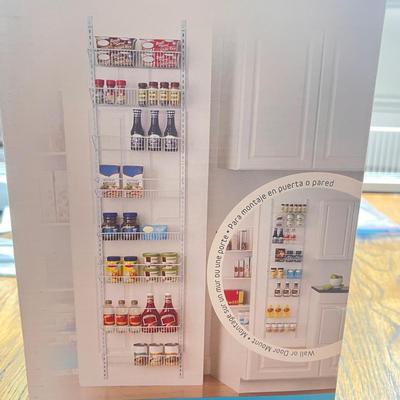 Rubbermaid and Other Adjustable Shelving (LR-DZ)