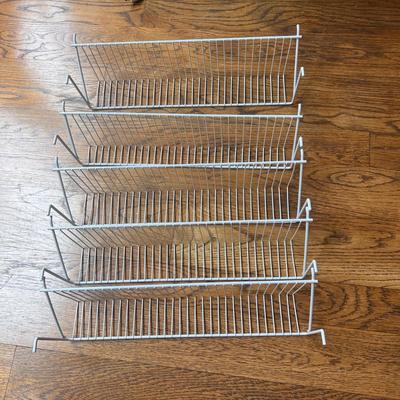 Rubbermaid and Other Adjustable Shelving (LR-DZ)
