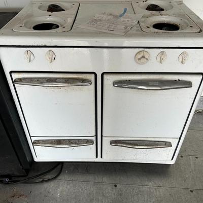 White Vintage Gas Stove