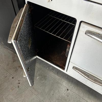 White Vintage Gas Stove