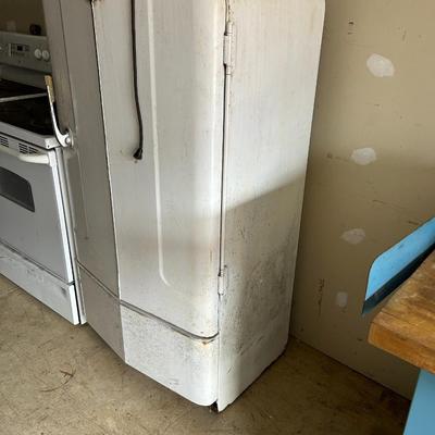 Vintage Refrigerator Freezer Westinghouse 1940-50's Gets Power