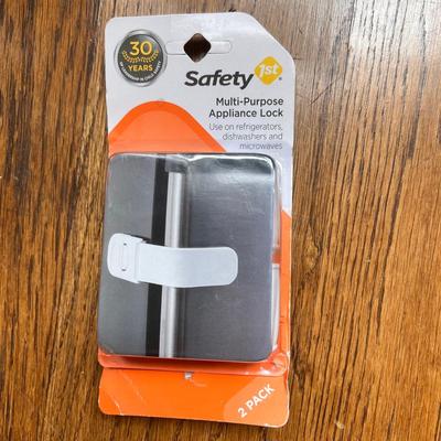 Munchkin and Regalo Baby Gates and Other Safety Accessories (LR-DZ)