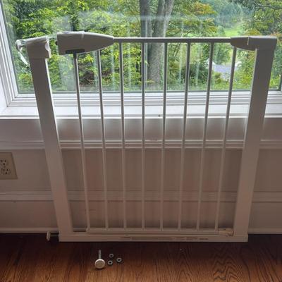 Munchkin and Regalo Baby Gates and Other Safety Accessories (LR-DZ)
