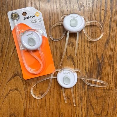 Munchkin and Regalo Baby Gates and Other Safety Accessories (LR-DZ)
