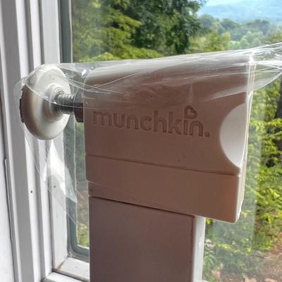 Munchkin and Regalo Baby Gates and Other Safety Accessories (LR-DZ)