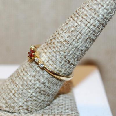 Size 8 Marked .925 Delicate Small Round Red Stone Ring with 4 Accents Stones on a Silver Filled Band (1.6g)