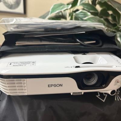 Epson projector in new condition with bag
