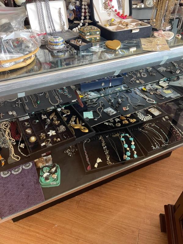 Estate Sale Jewelry Gold Silver Gems More Estatesales Org