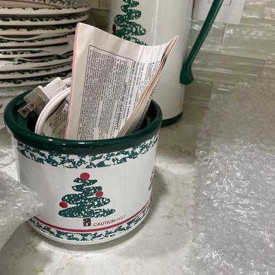 to 141.5. Large set of Christmas Dinnerware