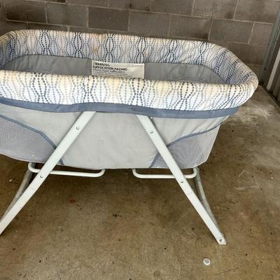Ingenuity Foldaway Rocking Bassinet - Fletcher - Portable Folding Rocking Bassinet