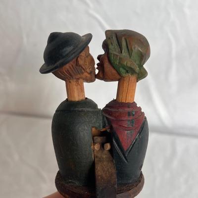 Anri Hand Carved Wine Bottle Stopper (LR-DZ)