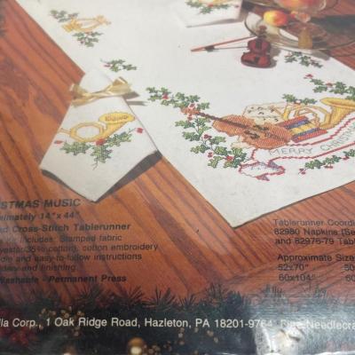 Vintage Bucilla Table Runner Needlepoint Cross-stick Craft Project Christmas Music theme