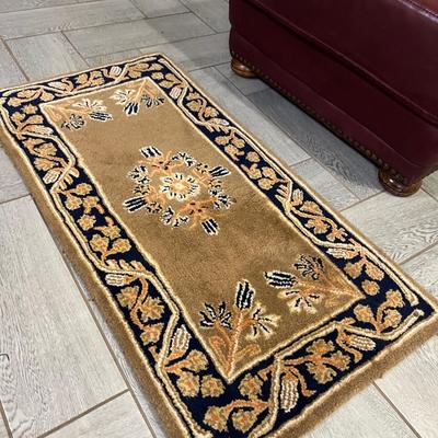 Leather Ottoman & Rug