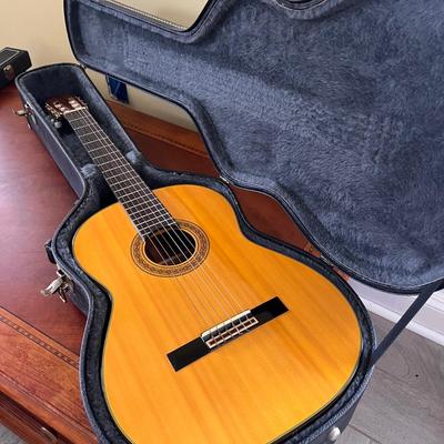 Takamine C128 6 String Acoustic Guitar w Case
