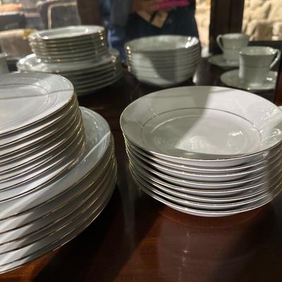 29 piece Sankura China set