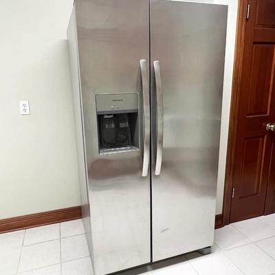 FRIGIDAIRE ~ 2022 Stainless Steel Fridge ~ Excellent