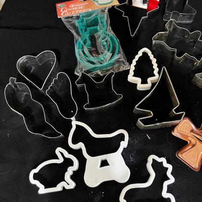 Vintage Cookie Cutters & So Much More (K-MK)
