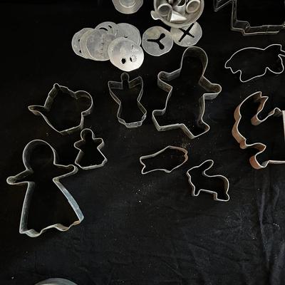 Vintage Cookie Cutters & So Much More (K-MK)