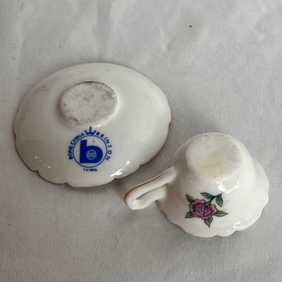 Brinton, Havliana & Co, Royal Tara, and Other Tea Cup and Saucer Sets (LR-DZ)