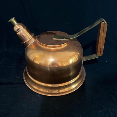 Two Copper Kettles (K-MK)