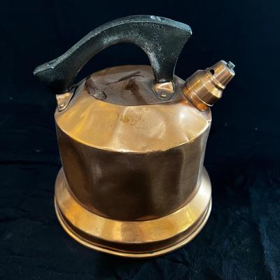 Two Copper Kettles (K-MK)