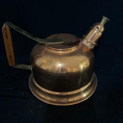 Two Copper Kettles (K-MK)
