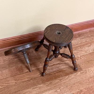 Vtg Solid Wood Swiveling Stool