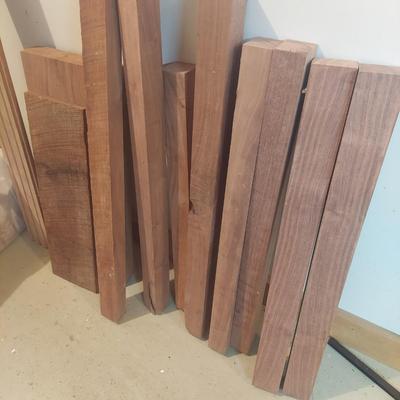 Mixed Wood Pieces: Walnut (G-BBL)