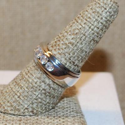Size 8 Marked .925 Half Infinity Style Ring with Clear Stones Inlay on a Silver Band (7.1g)