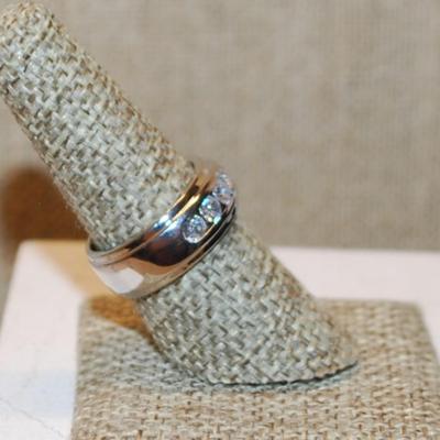 Size 8 Marked .925 Half Infinity Style Ring with Clear Stones Inlay on a Silver Band (7.1g)