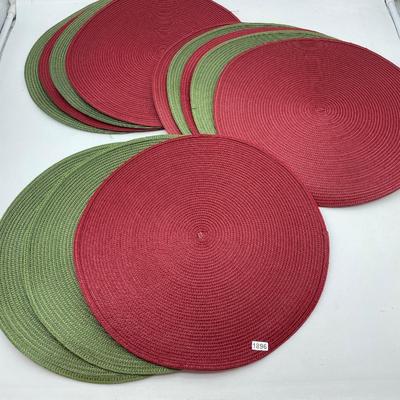 Round placemats