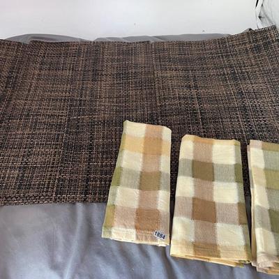 Placemats & napkins