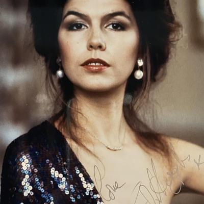 Finola Hughes signed photo