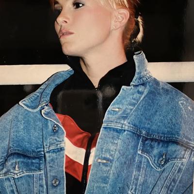 Janet Jones signed photo