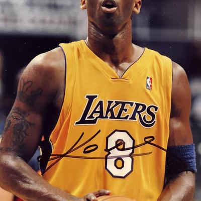 LA Lakers Kobe Bryant signed photo