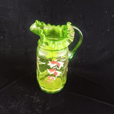 HAND PAINTED GLASS PITCHER W/RUFFLED RIM