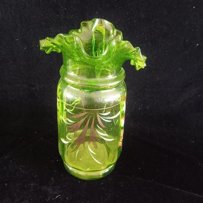 HAND PAINTED GLASS PITCHER W/RUFFLED RIM
