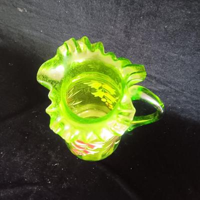 HAND PAINTED GLASS PITCHER W/RUFFLED RIM