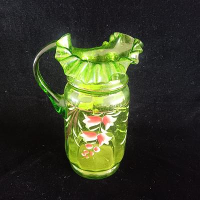 HAND PAINTED GLASS PITCHER W/RUFFLED RIM