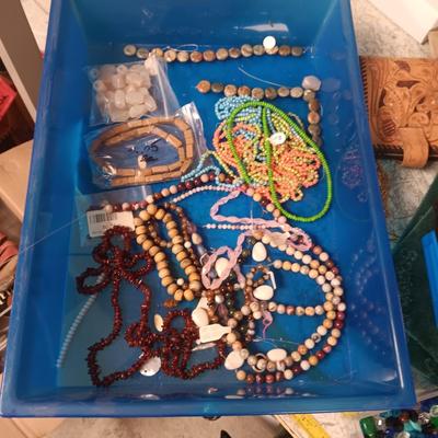 JEWELRY MAKERS BEADS (1)