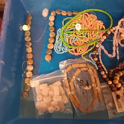 JEWELRY MAKERS BEADS (1)