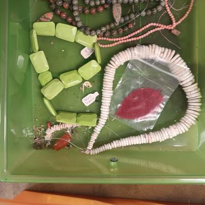 JEWELRY MAKERS BEADS (4)