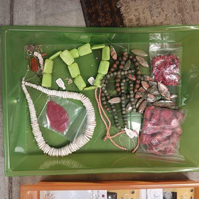 JEWELRY MAKERS BEADS (4)