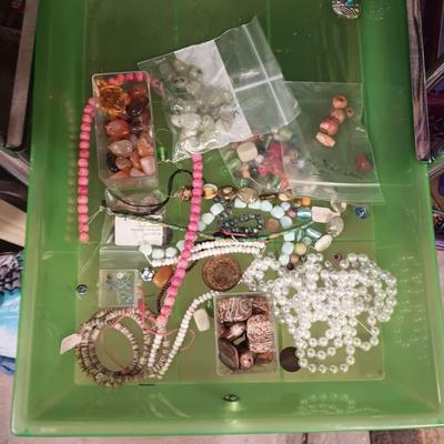 JEWELRY MAKERS BEADS (7)