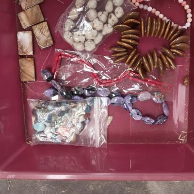 JEWELRY MAKERS BEADS (10)