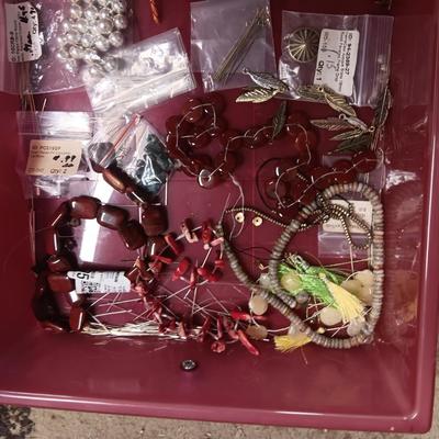 JEWELRY MAKERS BEADS (14)